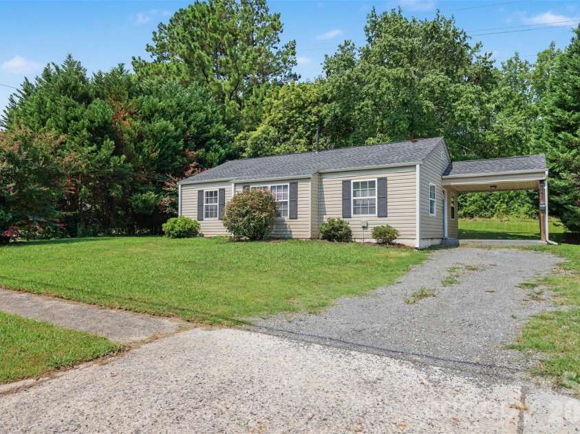1037 Cherokee Avenue, Rock Hill, SC 29732.  MLS# CAR4408050, YatesRealty ID 51539. 