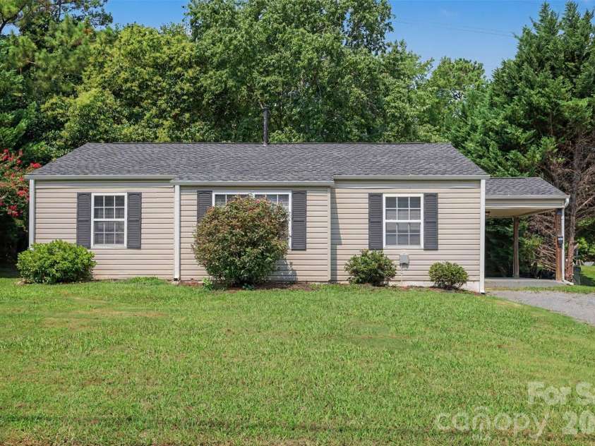 1037 Cherokee Avenue, Rock Hill, SC 29732.  MLS# CAR4408050, YatesRealty ID 51539. 