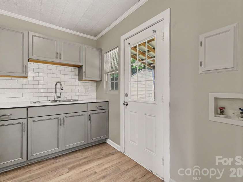 1037 Cherokee Avenue, Rock Hill, SC 29732.  MLS# CAR4408050, YatesRealty ID 51539. 