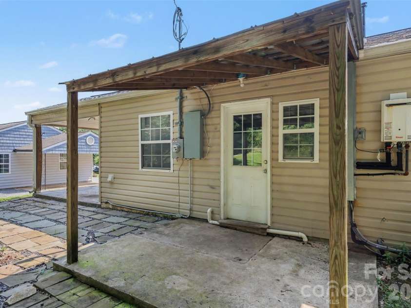 1037 Cherokee Avenue, Rock Hill, SC 29732.  MLS# CAR4408050, YatesRealty ID 51539. 