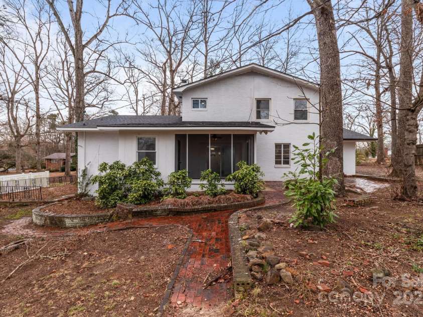 805 East Street, Albemarle, NC 28001.  MLS# CAR4232792, YatesRealty ID 5154. 