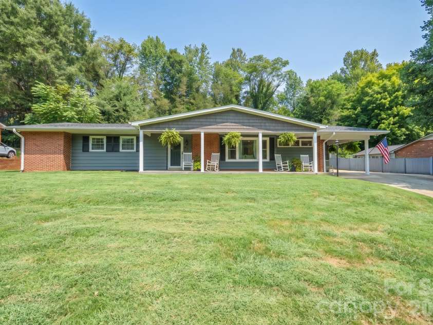 115 Eastwood Park Drive, Lenoir, NC 28645.  MLS# CAR4425611, YatesRealty ID 51540. 