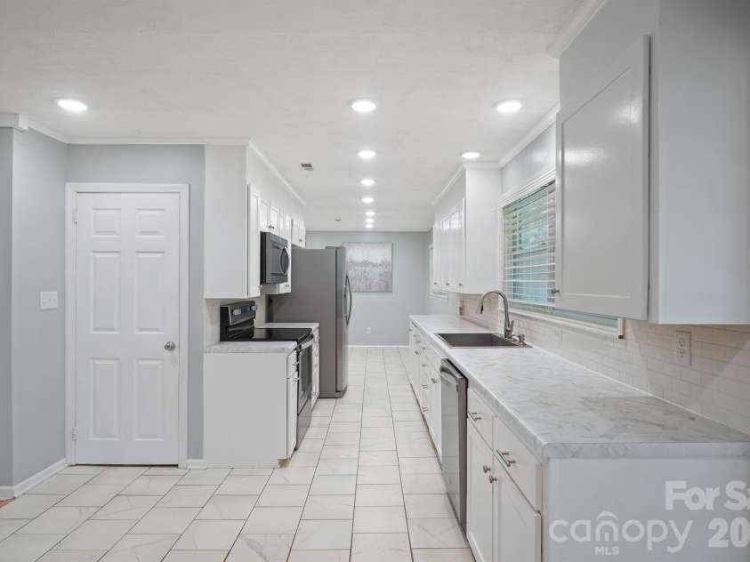 115 Eastwood Park Drive, Lenoir, NC 28645.  MLS# CAR4425611, YatesRealty ID 51540. 