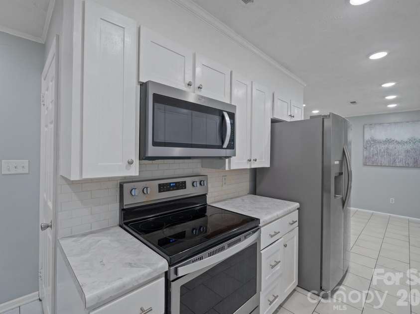 115 Eastwood Park Drive, Lenoir, NC 28645.  MLS# CAR4425611, YatesRealty ID 51540. 