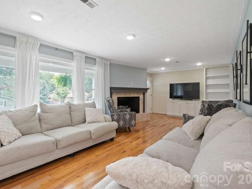 115 Eastwood Park Drive, Lenoir, NC 28645.  MLS# CAR4425611, YatesRealty ID 51540. 