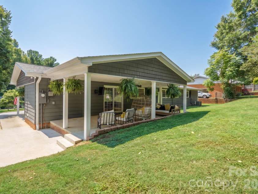 115 Eastwood Park Drive, Lenoir, NC 28645.  MLS# CAR4425611, YatesRealty ID 51540. 