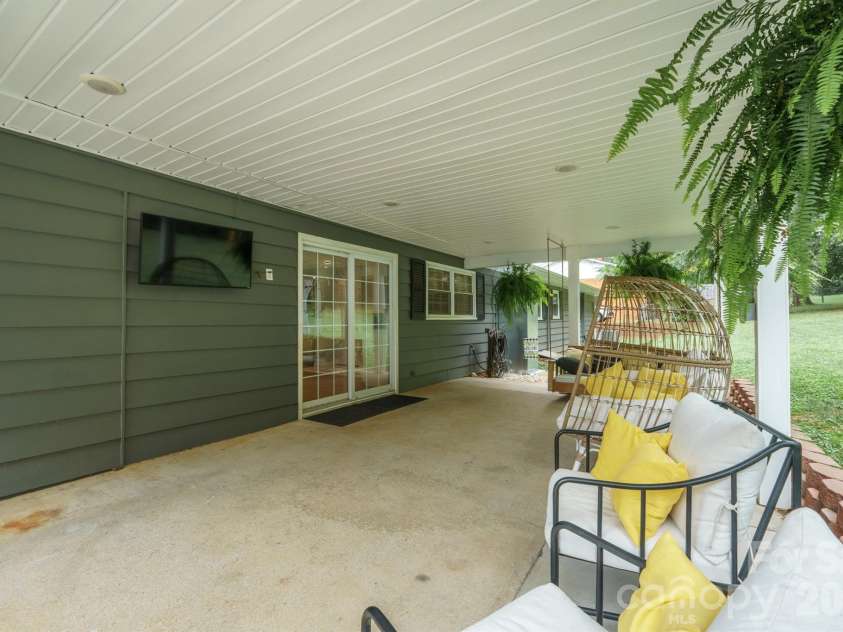 115 Eastwood Park Drive, Lenoir, NC 28645.  MLS# CAR4425611, YatesRealty ID 51540. 