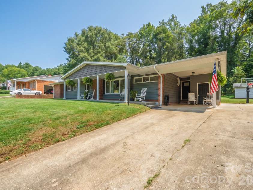 115 Eastwood Park Drive, Lenoir, NC 28645.  MLS# CAR4425611, YatesRealty ID 51540. 