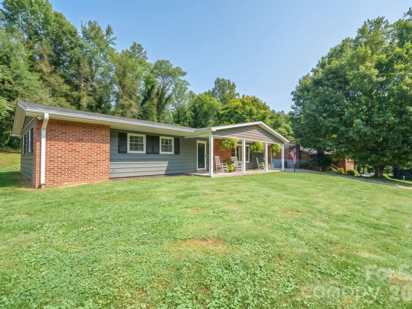 115 Eastwood Park Drive, Lenoir, NC 28645.  MLS# CAR4425611, YatesRealty ID 51540. 