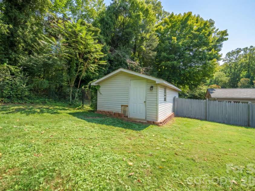 115 Eastwood Park Drive, Lenoir, NC 28645.  MLS# CAR4425611, YatesRealty ID 51540. 