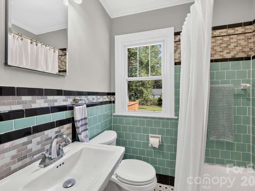 2440 Greenland Avenue, Charlotte, NC 28208.  MLS# CAR4425851, YatesRealty ID 51542. 