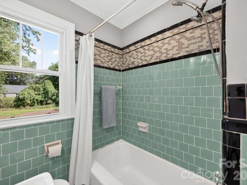 2440 Greenland Avenue, Charlotte, NC 28208.  MLS# CAR4425851, YatesRealty ID 51542. 