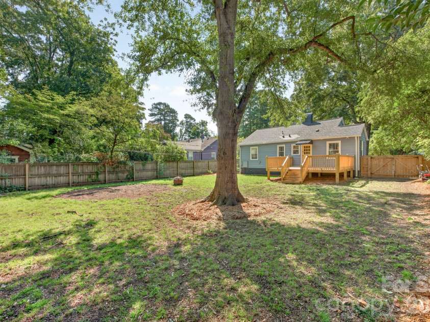 2440 Greenland Avenue, Charlotte, NC 28208.  MLS# CAR4425851, YatesRealty ID 51542. 