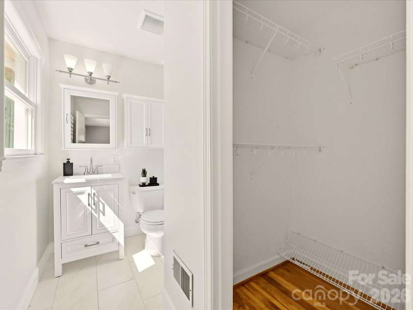 5936 Colchester Place, Charlotte, NC 28210.  MLS# CAR4425862, YatesRealty ID 51543. 