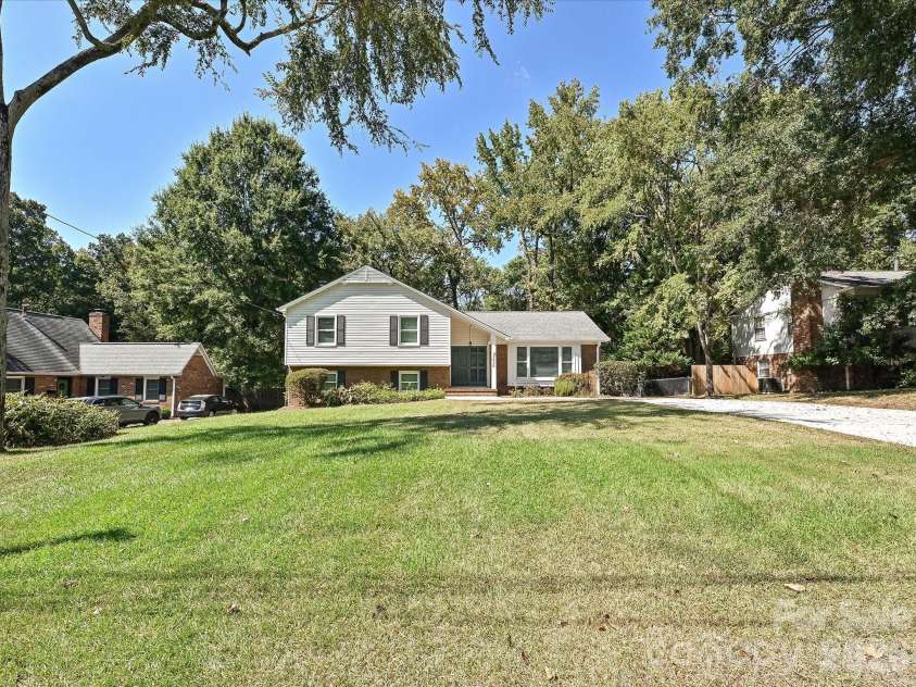 5936 Colchester Place, Charlotte, NC 28210.  MLS# CAR4425862, YatesRealty ID 51543. 