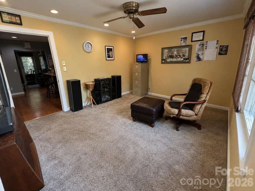 4711 Summit Avenue, Greensboro, NC 27405.  MLS# CAR4425186, YatesRealty ID 51545. Living Room