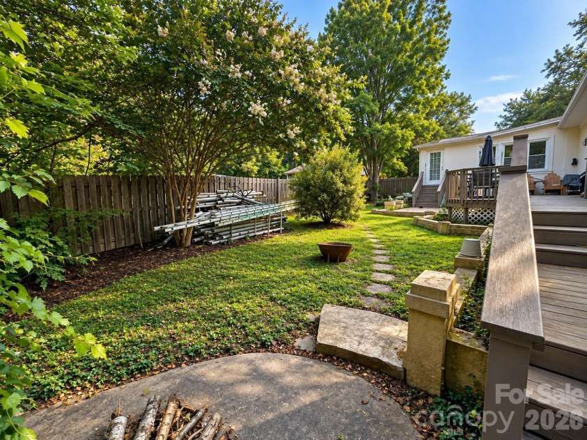 4711 Summit Avenue, Greensboro, NC 27405.  MLS# CAR4425186, YatesRealty ID 51545. Sunlit Backyard Deck and Garden