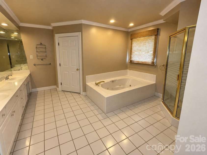 4711 Summit Avenue, Greensboro, NC 27405.  MLS# CAR4425186, YatesRealty ID 51545. Warm Master Bathroom Interior