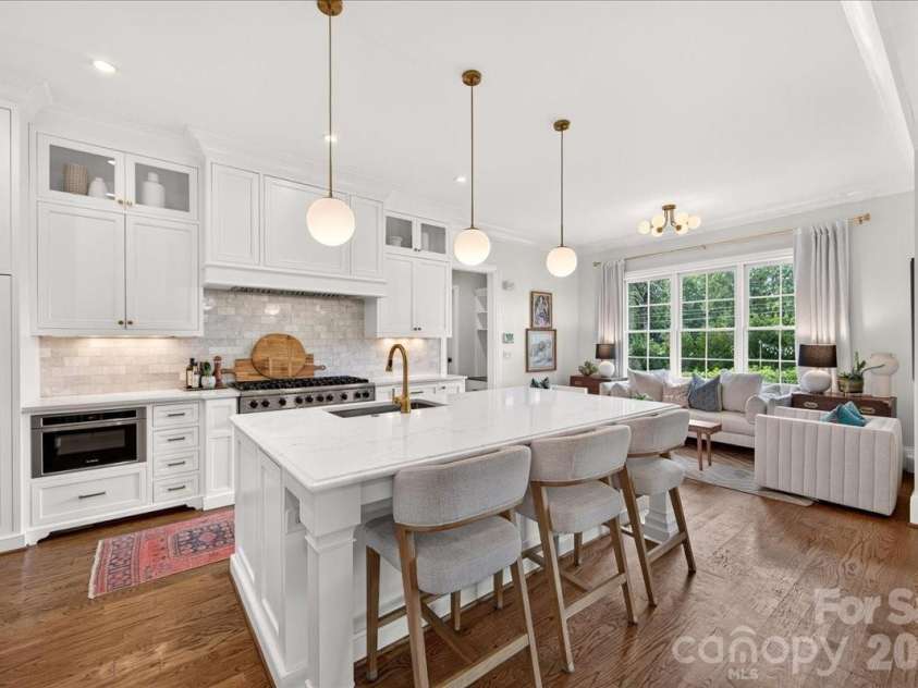 610 Lansdowne Road, Charlotte, NC 28270.  MLS# CAR4425224, YatesRealty ID 51548. 