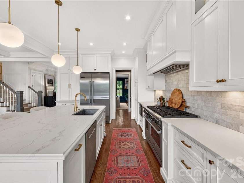 610 Lansdowne Road, Charlotte, NC 28270.  MLS# CAR4425224, YatesRealty ID 51548. 