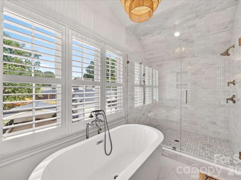 610 Lansdowne Road, Charlotte, NC 28270.  MLS# CAR4425224, YatesRealty ID 51548. 