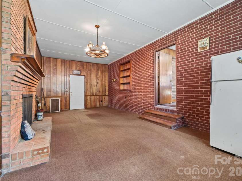 610 Union Cemetery Road, Concord, NC 28027.  MLS# CAR4425181, YatesRealty ID 51549. Family Room