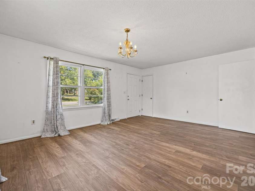 610 Union Cemetery Road, Concord, NC 28027.  MLS# CAR4425181, YatesRealty ID 51549. Living Room