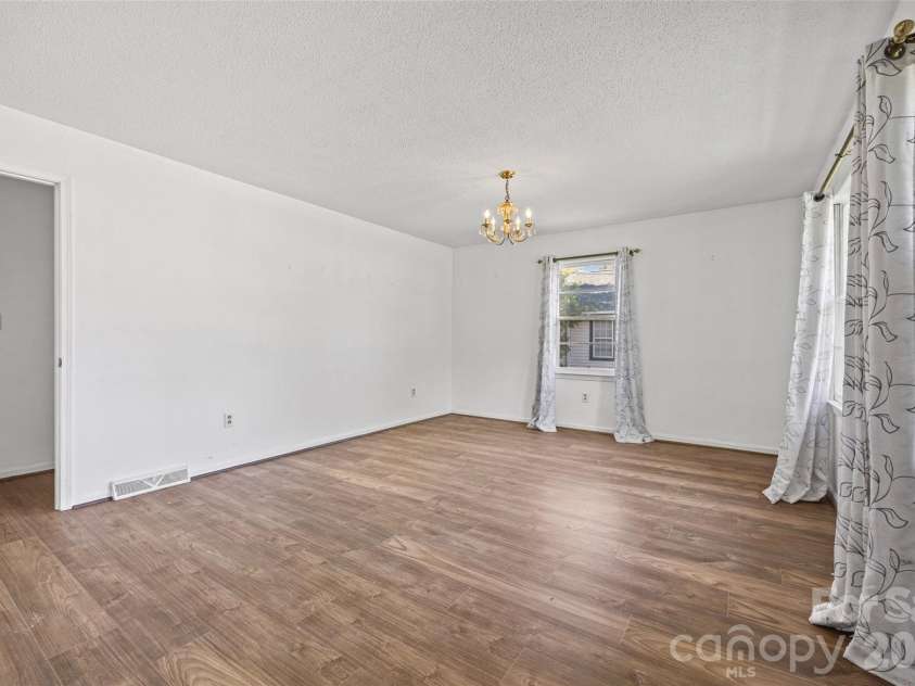 610 Union Cemetery Road, Concord, NC 28027.  MLS# CAR4425181, YatesRealty ID 51549. Living Room
