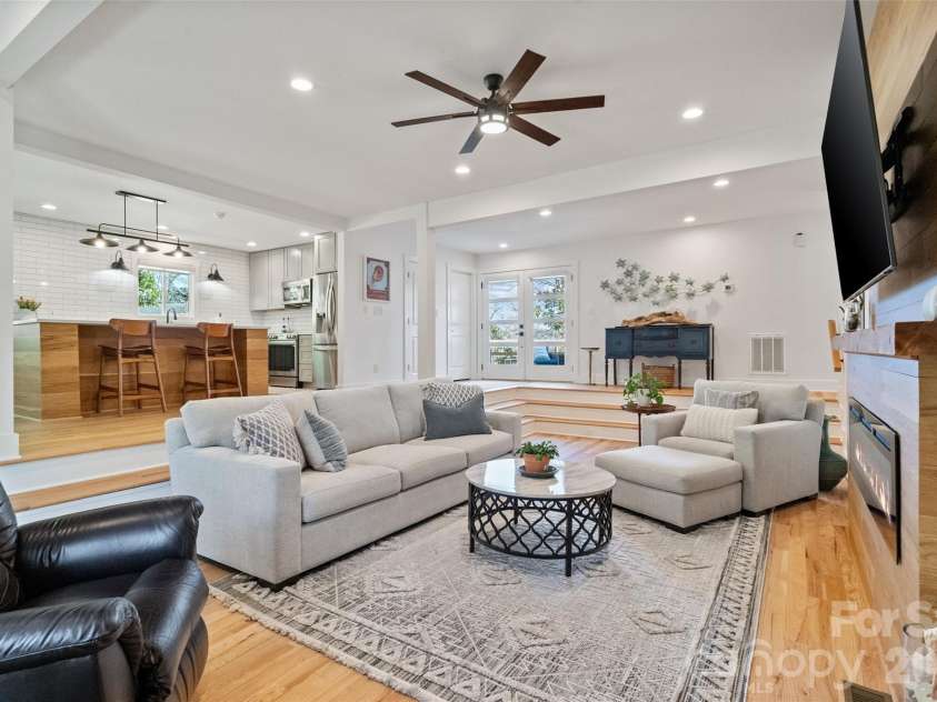 16137 Tana Tea Circle, Tega Cay, SC 29708.  MLS# CAR4339787, YatesRealty ID 5155. 