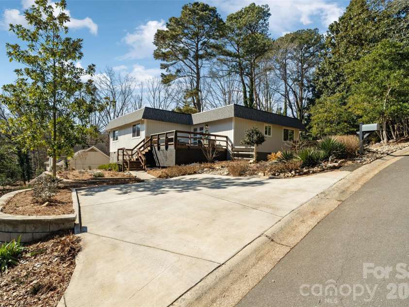 16137 Tana Tea Circle, Tega Cay, SC 29708.  MLS# CAR4339787, YatesRealty ID 5155. 