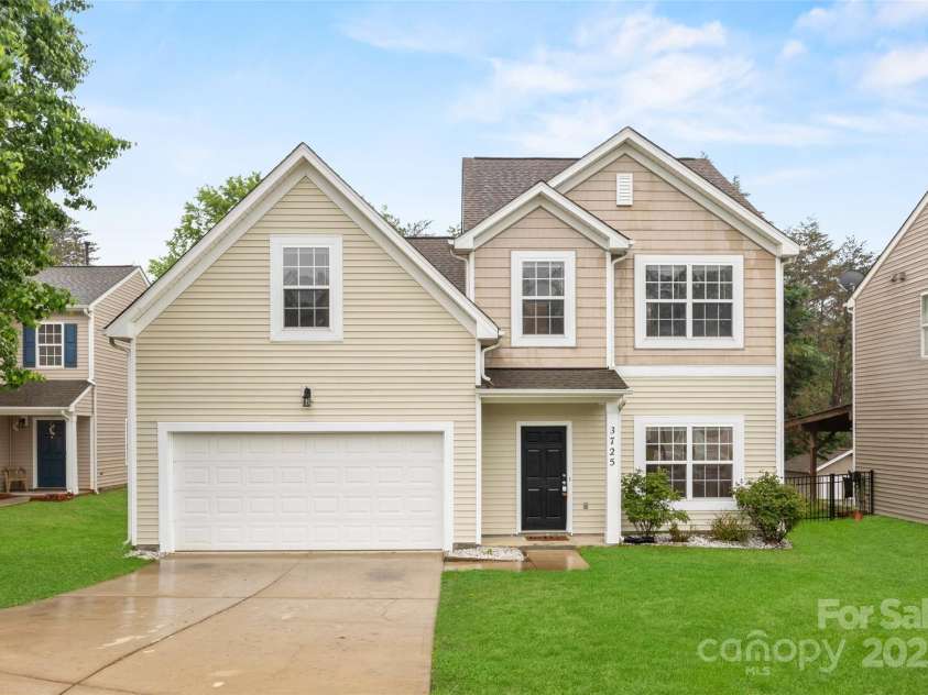 3725 Catawba Creek Drive, Gastonia, NC 28056.  MLS# CAR4240950, YatesRealty ID 5155. Beautiful 3 bedroom 2.5 bath home.