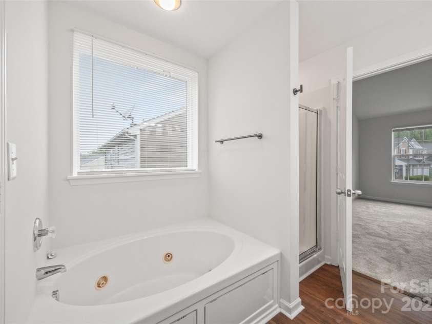 3725 Catawba Creek Drive, Gastonia, NC 28056.  MLS# CAR4240950, YatesRealty ID 5155. Garden tub and separate shower stall.