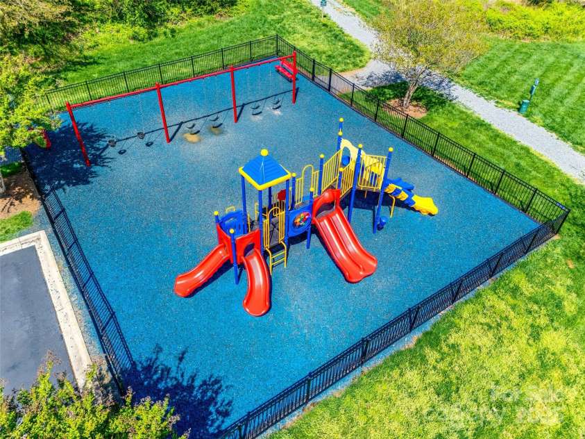 3725 Catawba Creek Drive, Gastonia, NC 28056.  MLS# CAR4240950, YatesRealty ID 5155. Kids will enjoy the deluxe play yard