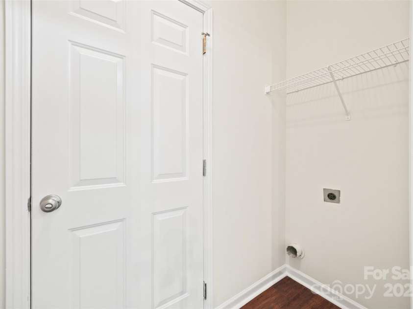 3725 Catawba Creek Drive, Gastonia, NC 28056.  MLS# CAR4240950, YatesRealty ID 5155. Laundry hookups located in the mud room off of the kitchen and garage.