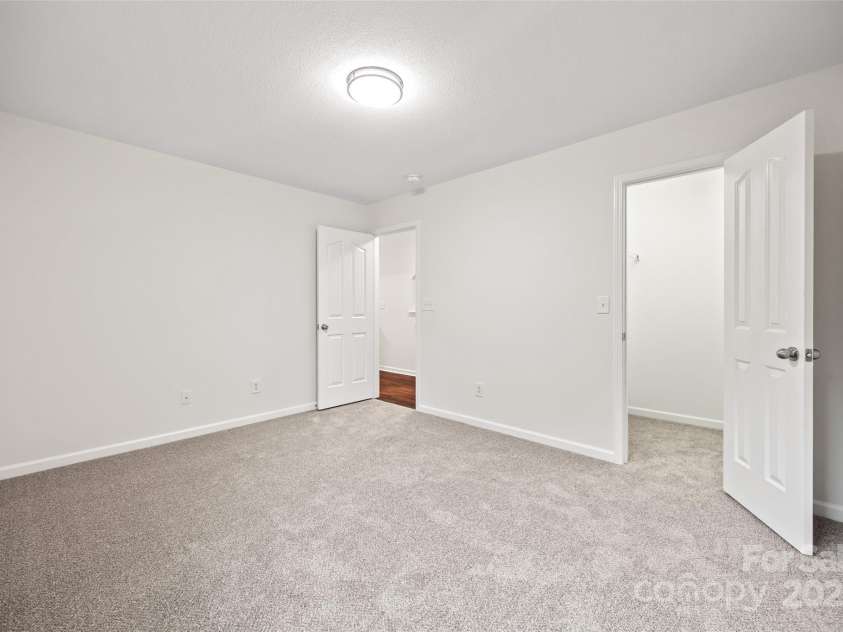 3725 Catawba Creek Drive, Gastonia, NC 28056.  MLS# CAR4240950, YatesRealty ID 5155. Neutral palette for your decorating