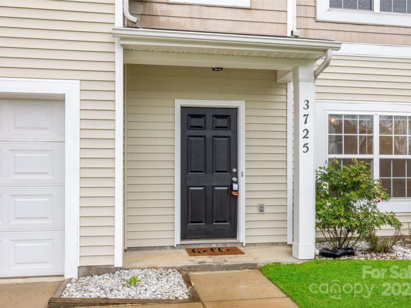 3725 Catawba Creek Drive, Gastonia, NC 28056.  MLS# CAR4240950, YatesRealty ID 5155. Welcome to your oasis.