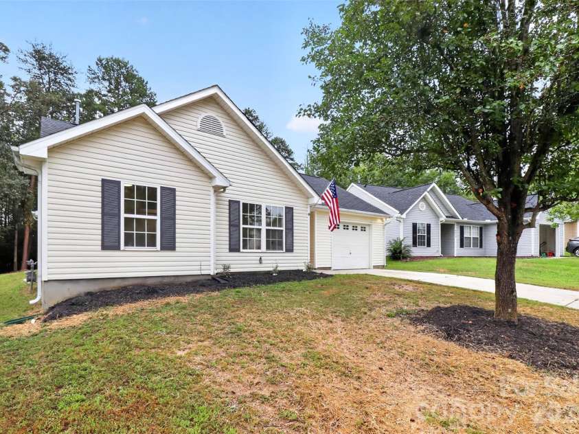 3024 Westwinds Court, Charlotte, NC 28214.  MLS# CAR4425164, YatesRealty ID 51550. 