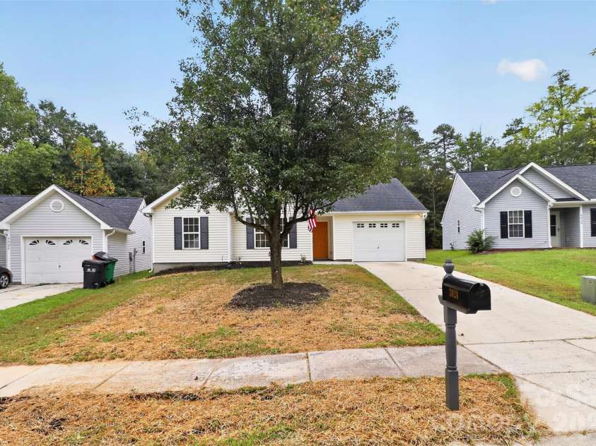 3024 Westwinds Court, Charlotte, NC 28214.  MLS# CAR4425164, YatesRealty ID 51550. 