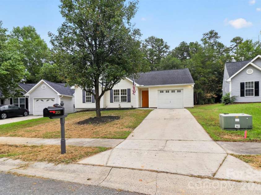 3024 Westwinds Court, Charlotte, NC 28214.  MLS# CAR4425164, YatesRealty ID 51550. 