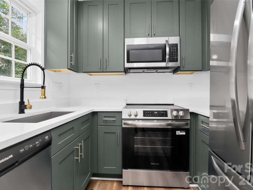 3024 Westwinds Court, Charlotte, NC 28214.  MLS# CAR4425164, YatesRealty ID 51550. 