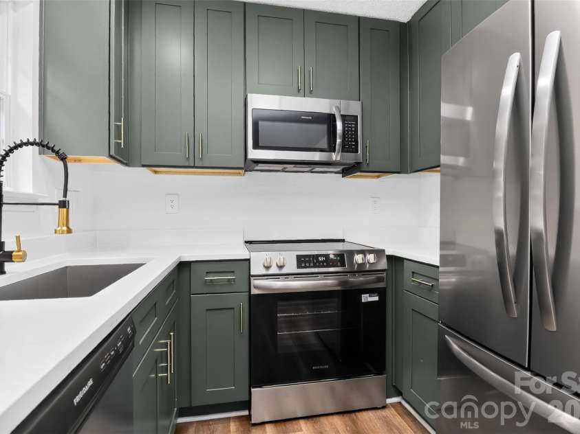 3024 Westwinds Court, Charlotte, NC 28214.  MLS# CAR4425164, YatesRealty ID 51550. 