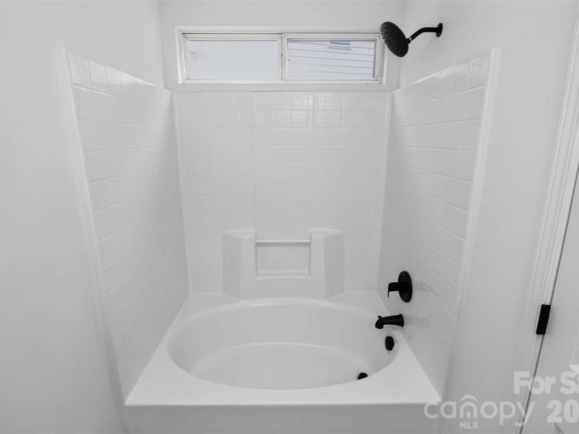 3024 Westwinds Court, Charlotte, NC 28214.  MLS# CAR4425164, YatesRealty ID 51550. 