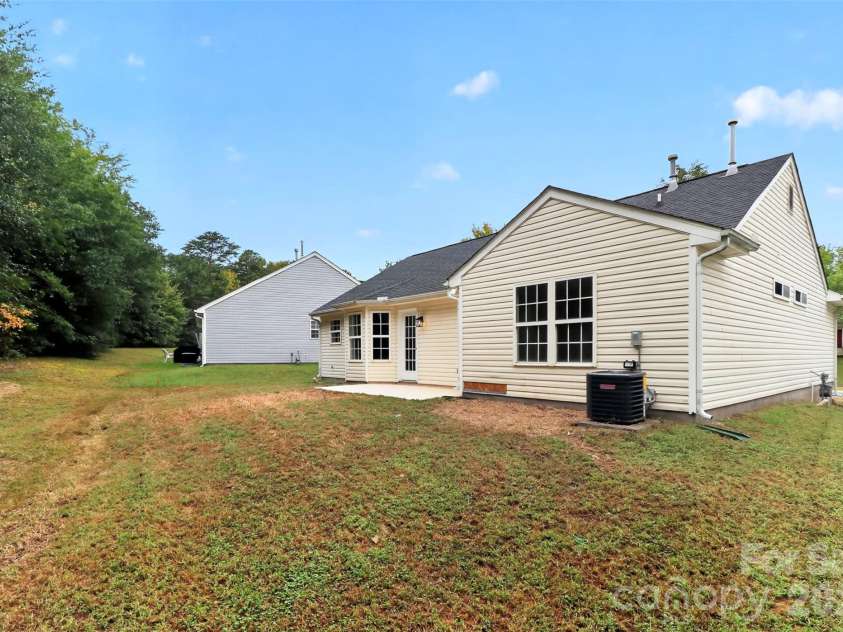 3024 Westwinds Court, Charlotte, NC 28214.  MLS# CAR4425164, YatesRealty ID 51550. 