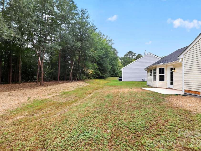3024 Westwinds Court, Charlotte, NC 28214.  MLS# CAR4425164, YatesRealty ID 51550. 