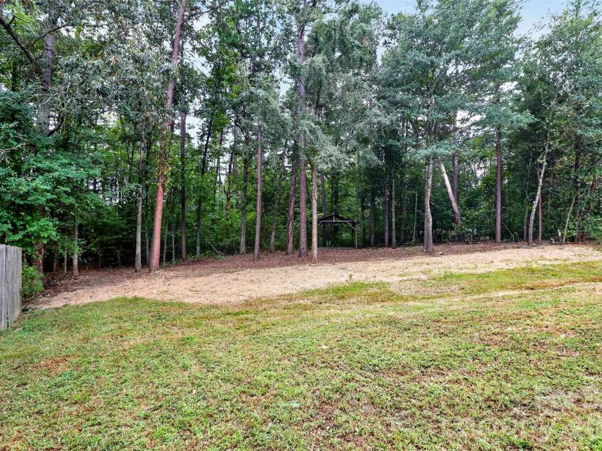 3024 Westwinds Court, Charlotte, NC 28214.  MLS# CAR4425164, YatesRealty ID 51550. 