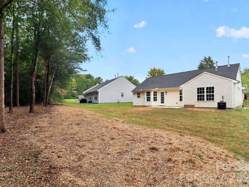 3024 Westwinds Court, Charlotte, NC 28214.  MLS# CAR4425164, YatesRealty ID 51550. 