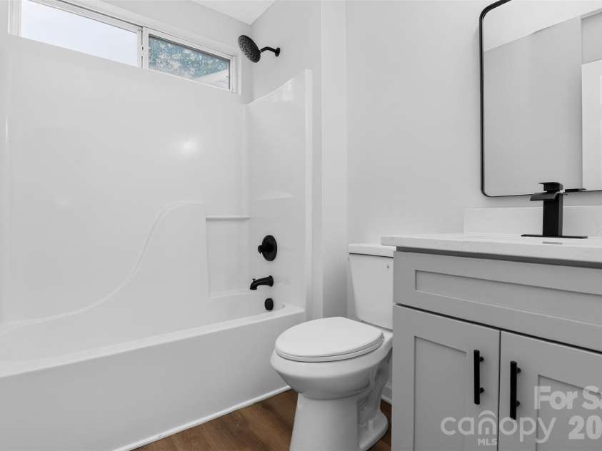 3024 Westwinds Court, Charlotte, NC 28214.  MLS# CAR4425164, YatesRealty ID 51550. Bathroom 2