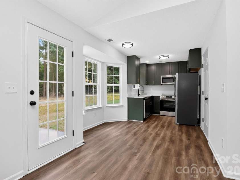 3024 Westwinds Court, Charlotte, NC 28214.  MLS# CAR4425164, YatesRealty ID 51550. Breakfast Nook and Kitchen