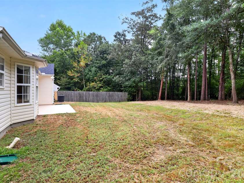 3024 Westwinds Court, Charlotte, NC 28214.  MLS# CAR4425164, YatesRealty ID 51550. Spacious backyard