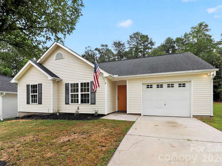 3024 Westwinds Court, Charlotte, NC 28214.  MLS# CAR4425164, YatesRealty ID 51550. Welcome home!